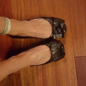 Me Too black ruffle ballet flats